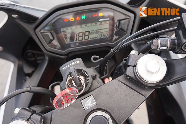 Can canh moto the thao CBR500R cua Honda Viet Nam-Hinh-6